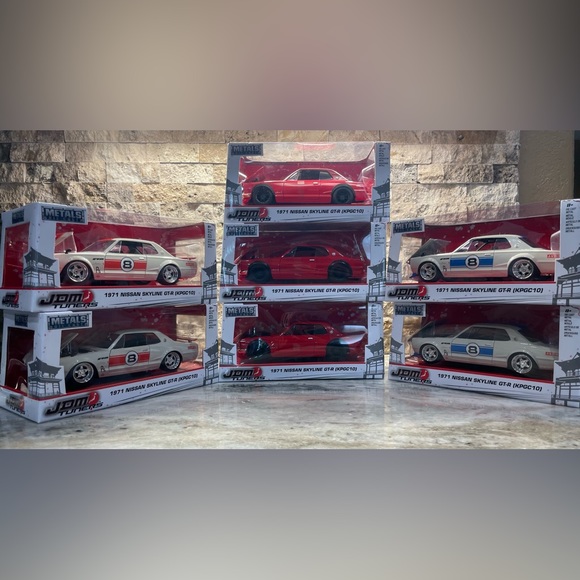 1971 Nissan Skyline GT-R #8  JDM Tuners 1/24 Diecast Model Car - Picture 2 of 2